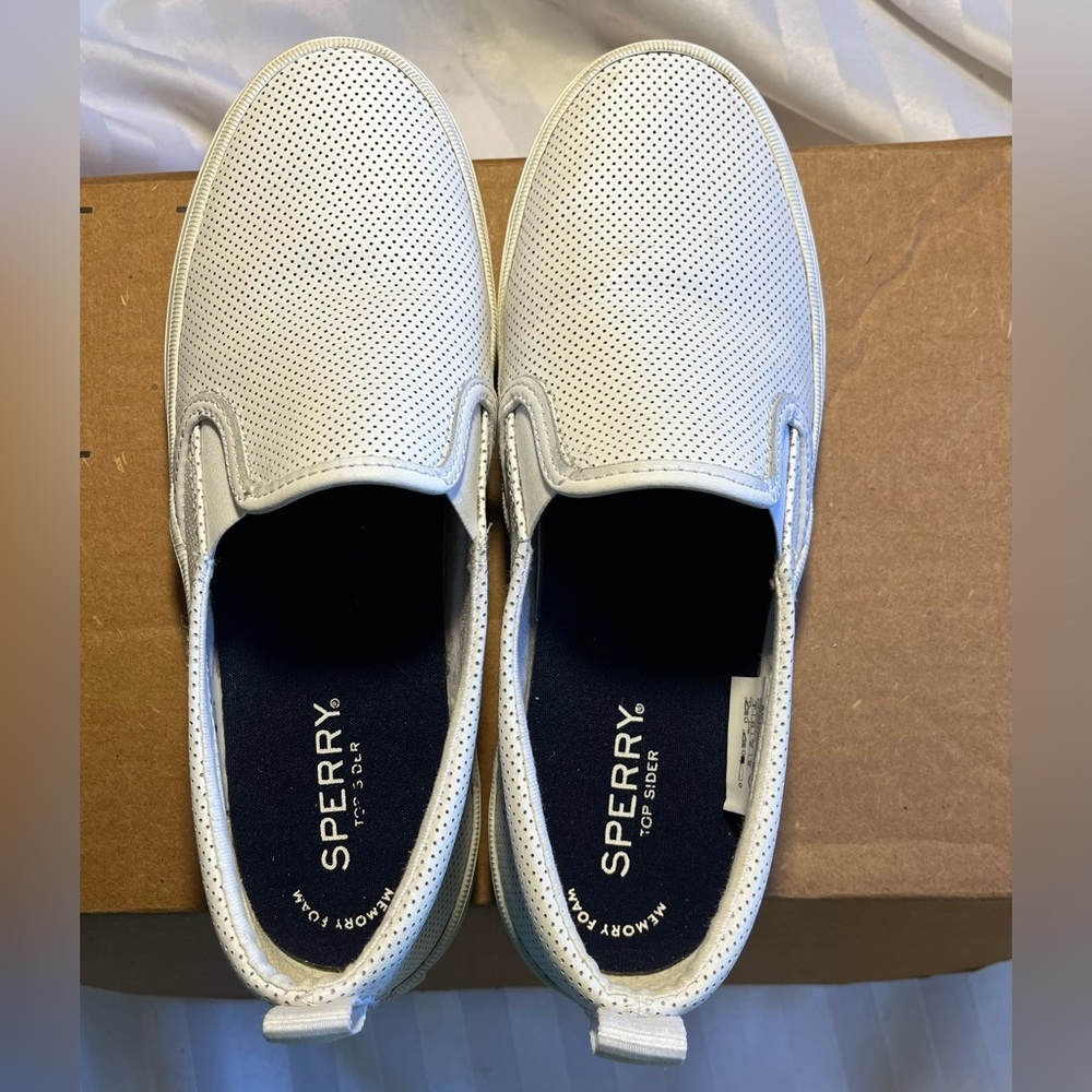 Sperry sneakers sz 8 white